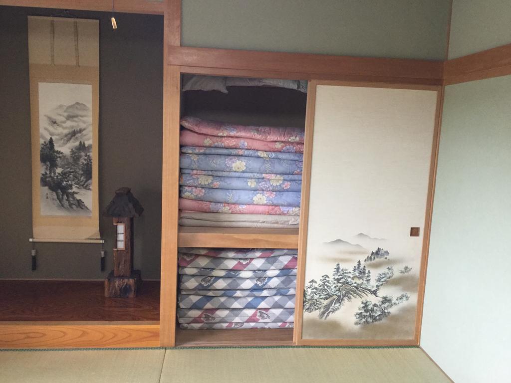 Hotel Natsumi no Sato Biei Habitación foto